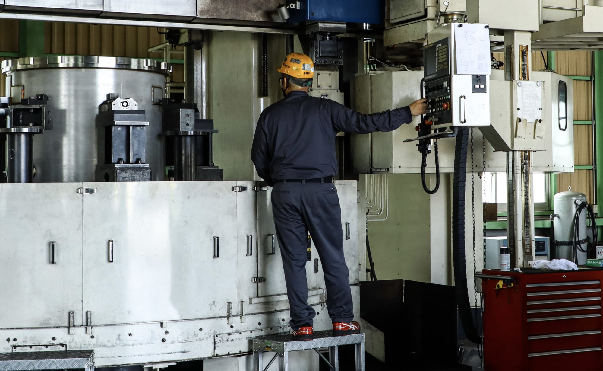 YUZAWAは技術の可能性を求め続ける大型加工メーカーです。